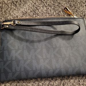 Michael kors large jet zip pouch